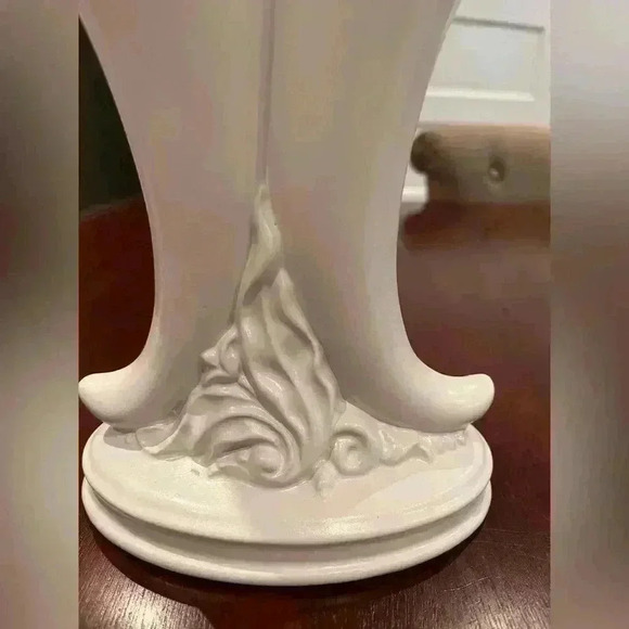 Vintage Tulip Vase with  Two Separate Stem Areas in White - Picture 4 of 10